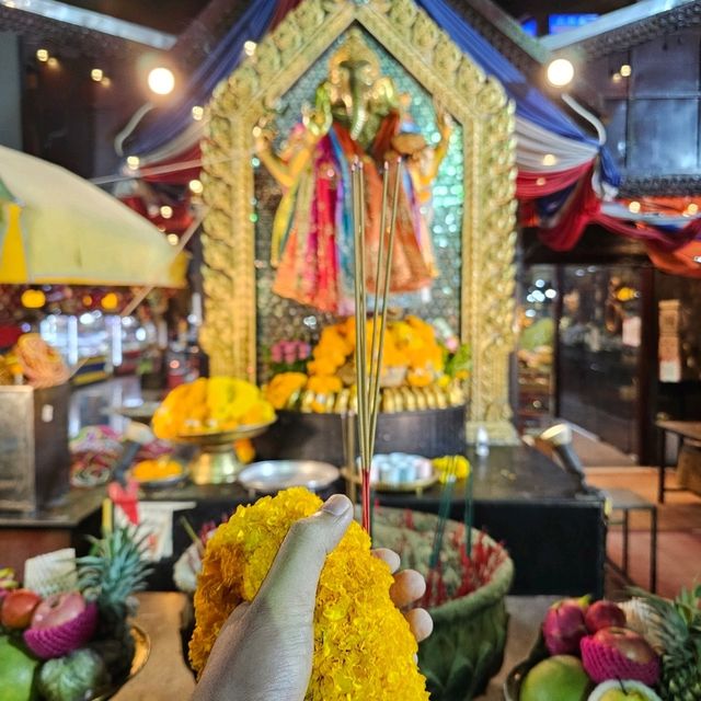 เทวาลัยพระพิฆเนศ [ MRT ห้วยขวาง]
