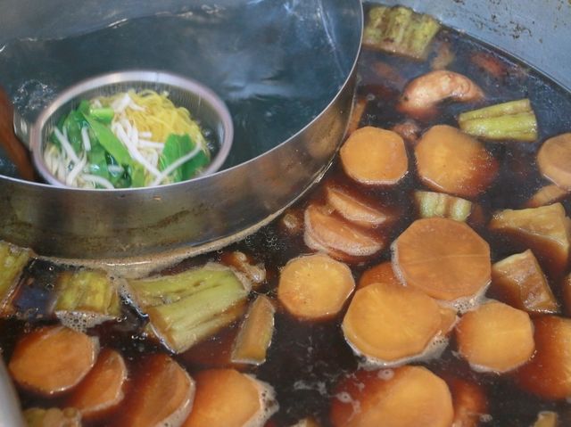 ก๋วยเตี๋ยวไก่ตุ๋นมะระ บุฟเฟ่ต์ 79 บาท