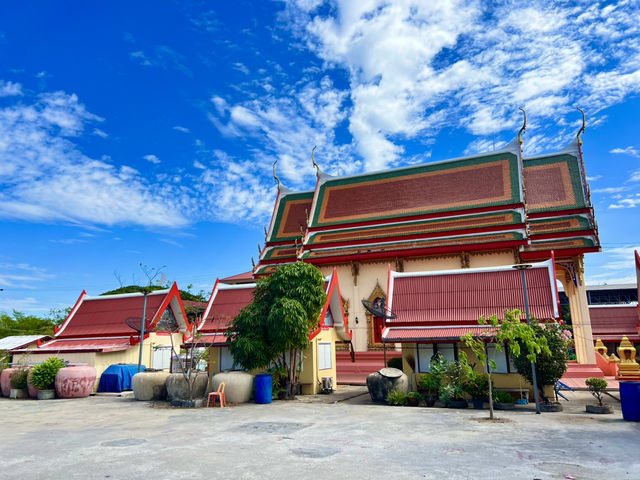 สักการะท้าวเวสสุวรรณ วัดศรีประชาราม