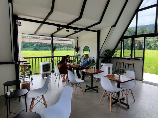พิกัดคาเฟ่สวย ในทุ่งนา เชียงราย : Cafe’lista