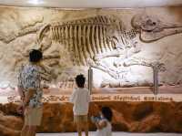 พิพิธภัณฑ์ไม้กลายเป็นหิน 🏛️🦕 