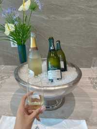호캉스를 더 완벽하게 만들어주는 라운지🍷