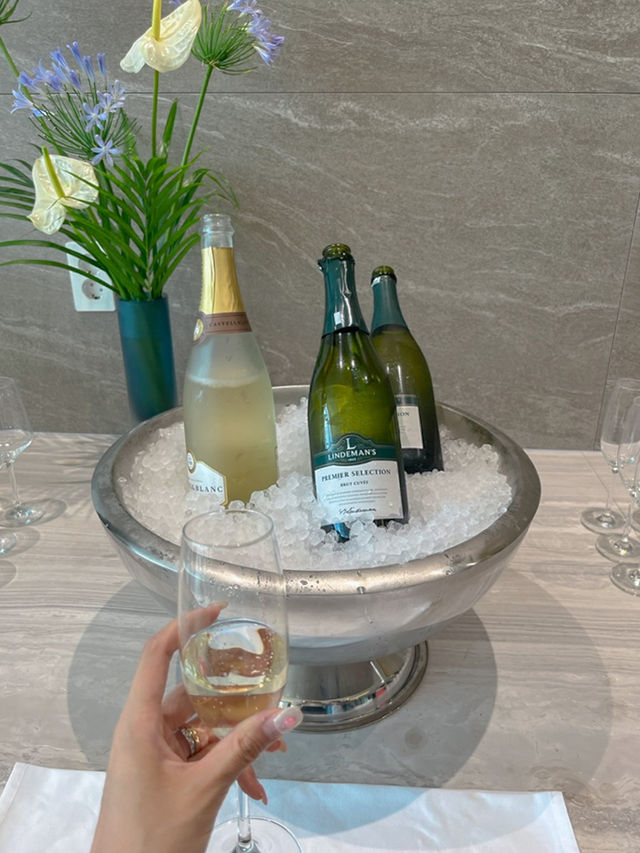 호캉스를 더 완벽하게 만들어주는 라운지🍷