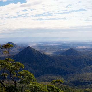 Flinders Peak: A Thrilling Trek with Scenic Rewards🥾🌄