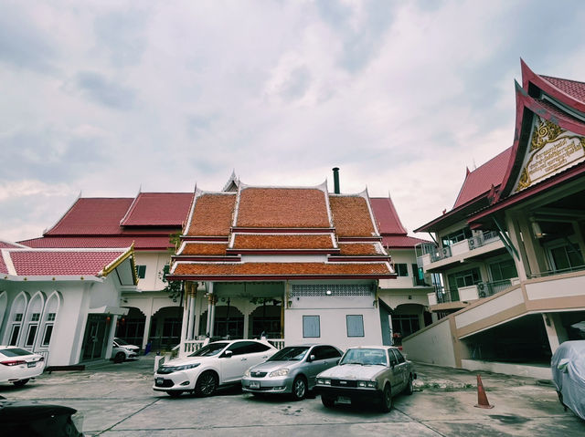 泰國曼谷寺廟景點：Wat Yai Si Suphan，適合祈福打卡觀光！