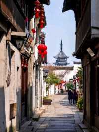 Yujibridge: A Panoramic Viewpoint of Old Street