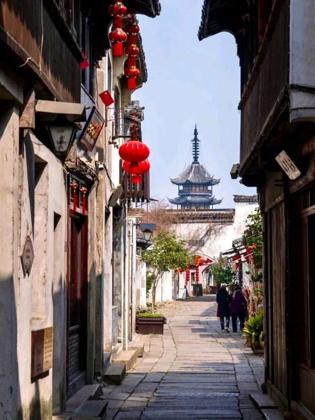 Yujibridge: A Panoramic Viewpoint of Old Street