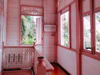 เรือนไม้สักทองสีชมพู | คุ้มวงศ์บุรี แพร่