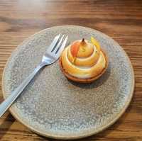 Nice cafe with central location