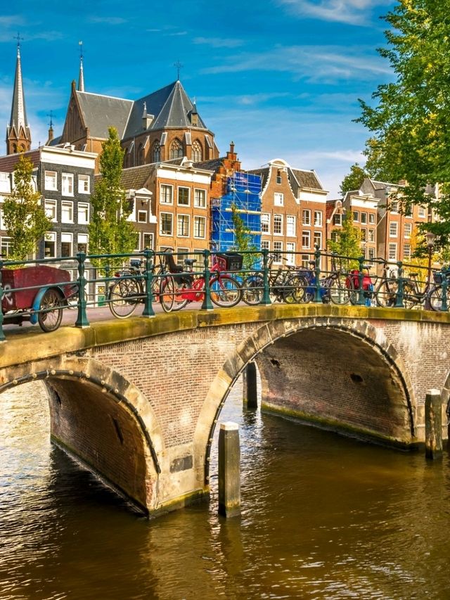 "Amsterdam: A City of Canals, Culture, and Charm"