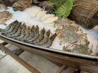 ร้านนั่งชิลล์ริมทะเล บนเกาะมะพร้าว 
