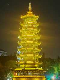 เจดีย์เงินและเจดีย์ทอง(Sun and Moon Pagodas, 日月双塔)