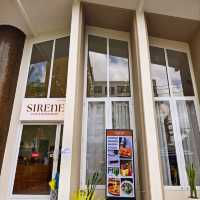 Sirene Café & Restaurant: A Charming Photo-Perfect Spot