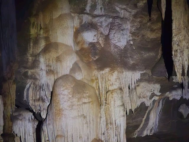 สำรวจถ้ำพุหวาย ตั้งอยู่ในวนอุทยานถ้ำเขาวง