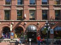 石畳とレトロな街灯が魅力！Gastownの街歩き🚶‍♂️