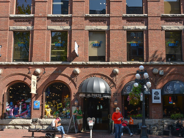 石畳とレトロな街灯が魅力！Gastownの街歩き🚶‍♂️