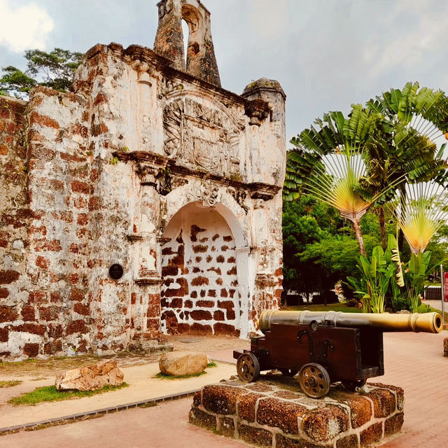STEP INTO HISTORY | EXPLORING A FAMOSA FORTRESS