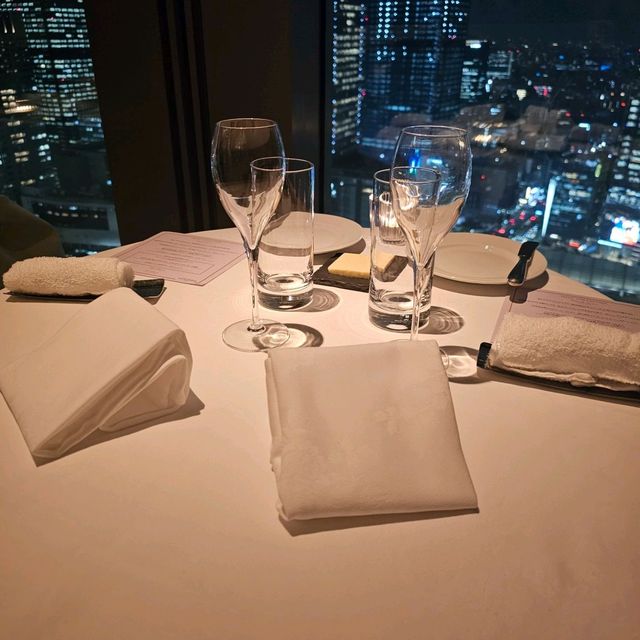 [東京]夜景が綺麗な席で記念日ディナー[オザミトーキョー 丸の内]