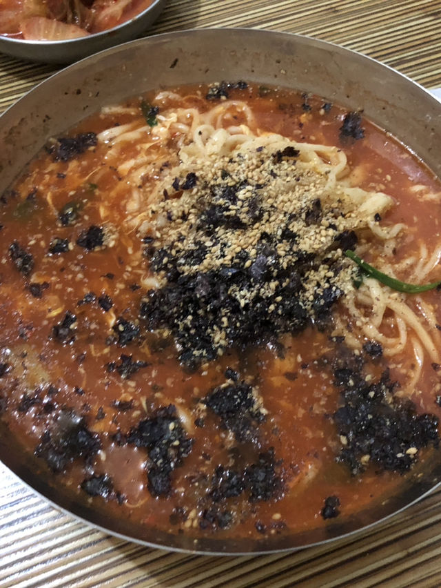 🗺️ 강릉 여행 코스: 금학장칼국수 → 예닮곳간 → 베니닭강정 → 월화광장