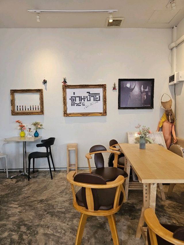 Flowers in the Window cafe | ลาดพร้าว