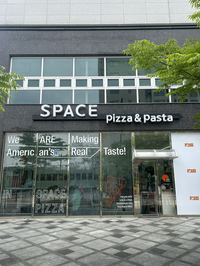 감성 인테리어에 피자까지 완벽한 스페이스 피자👽🚀🍕