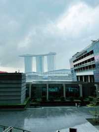 Majestic Sights in the Rain: An Afternoon Stroll by the Fullerton Bay Hotel 