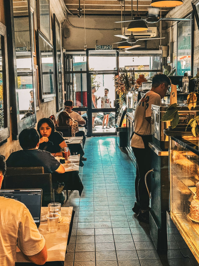 Slice of Heaven: Indulging in Penang’s Most Famous Cakes at ChinaHouse