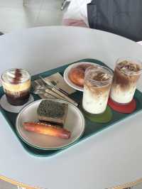 광주 송산유원지 뷰 대형카페 ,on a break