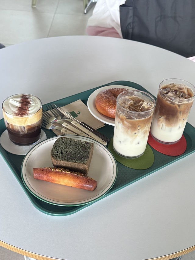 광주 송산유원지 뷰 대형카페 ,on a break