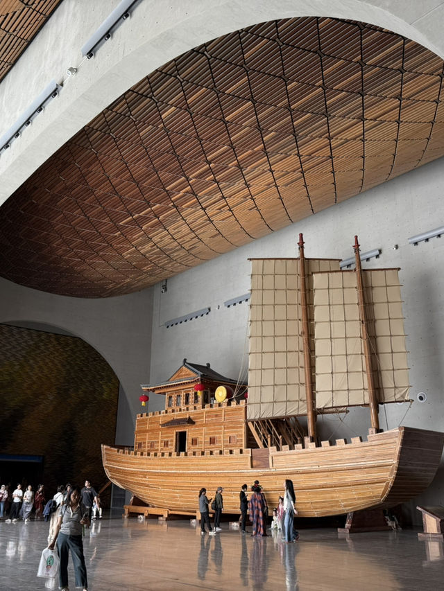 Stylish curvy Chinese museum about canal