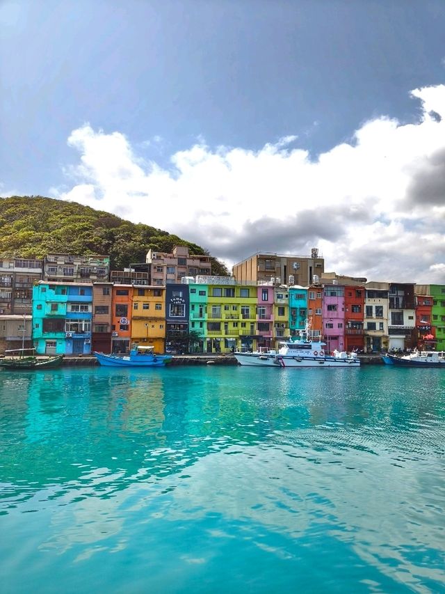 Ride Sharing to the Rainbow: Zhengbin Port Color Houses Adventure