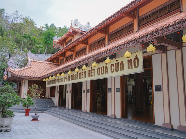 วัดลองเซิน เมืองญาจาง ประเทศเวียดนาม