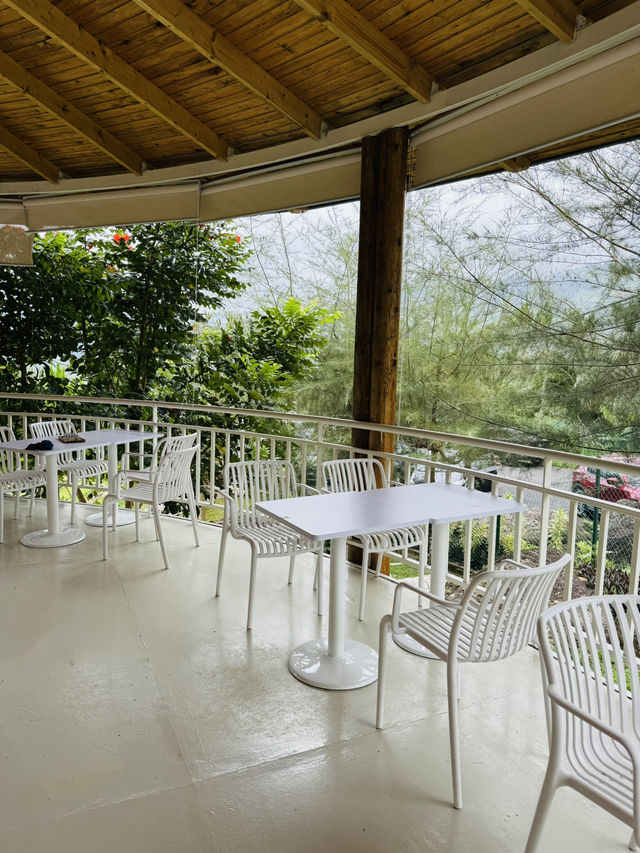 Nature’s Pause: A Calm Break at The Qiū Dining
