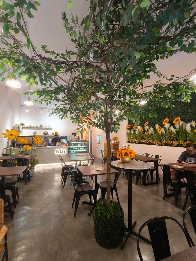 Hidden Cafe in a Midday Break 