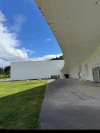 🎯【青森・青森県立美術館】アートと自然が響き合う白い美術空間