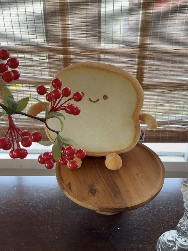 This Kampung Café Serves a Cheesecake That Screams Pistachio