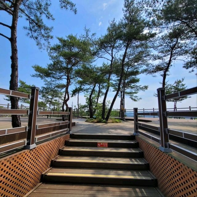 Cozy Trails & Calm Views