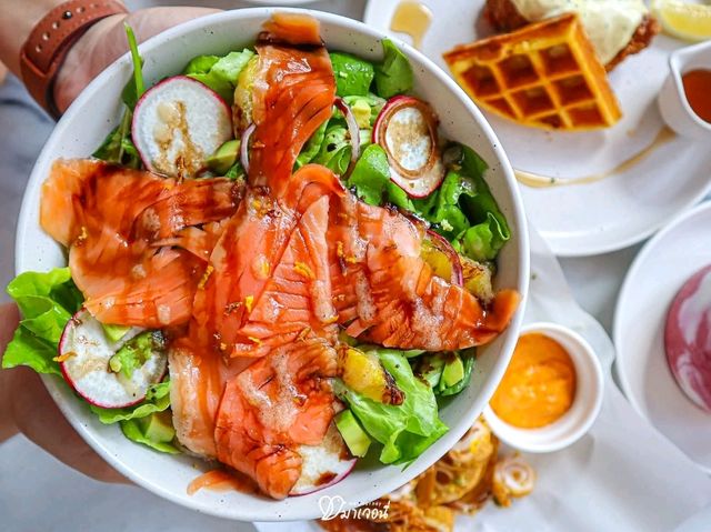 มื้อกลางวันนี้ฝากท้องไว้ที่ Pink Salmon