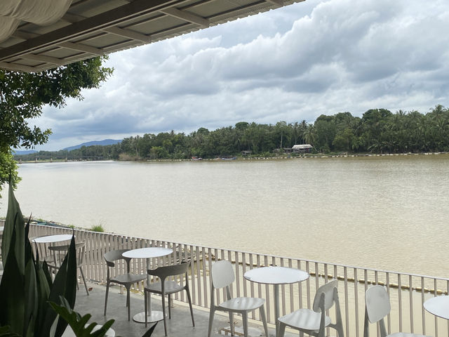 Dusk cafe สายบุรี