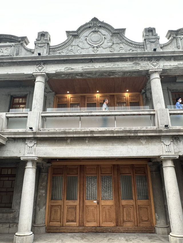 🧱「百年古厝變身設計殿堂！台南信義街硓𥑮石黃宅重生魅力全開」 