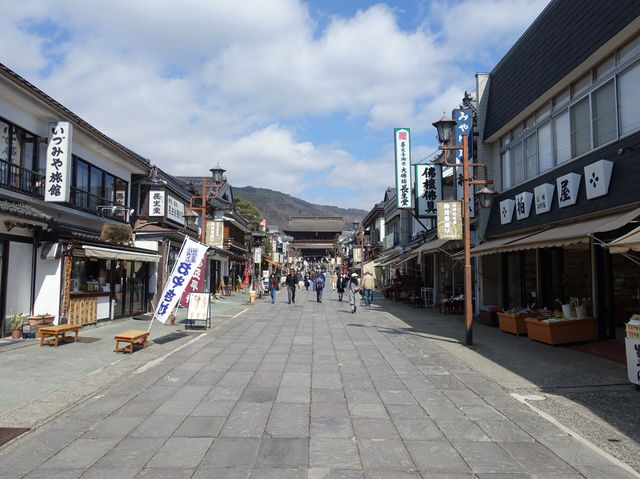 🛍️ Zenkōji Nakamise Street – A Lively Stroll to the Temple