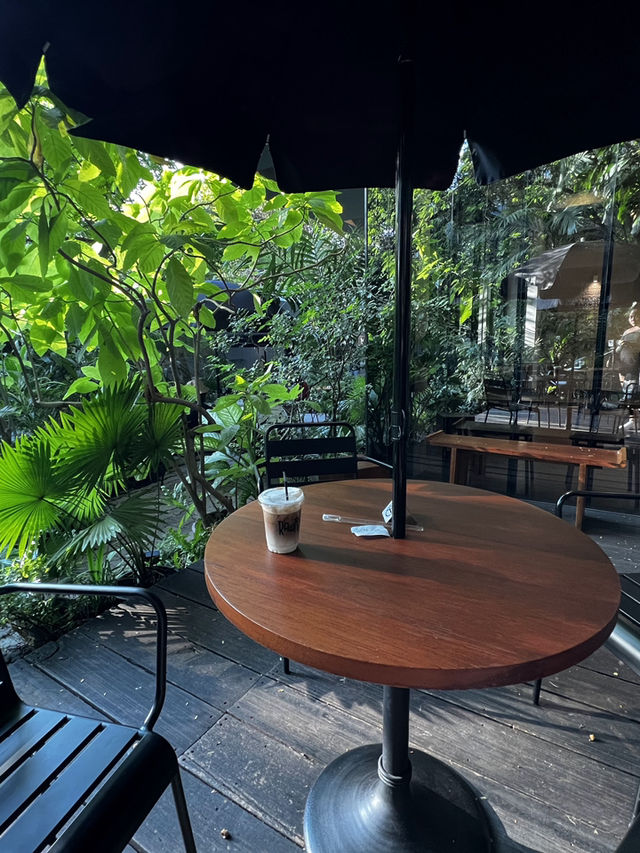 Rawr cafe คาเฟ่สีเขียวกลางกรุง