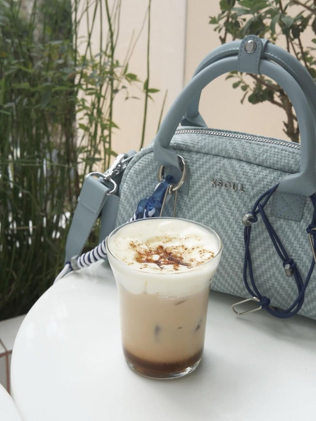 1986 Cafe & Stay
