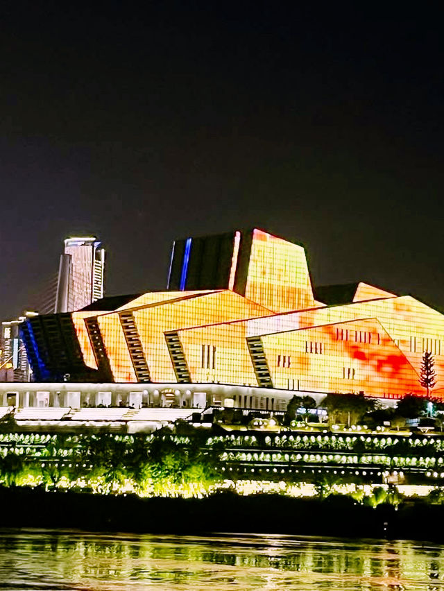 🌃 Solo Adventure: Chongqing’s Dazzling Nightscapes – Where Megacity Meets Mountains