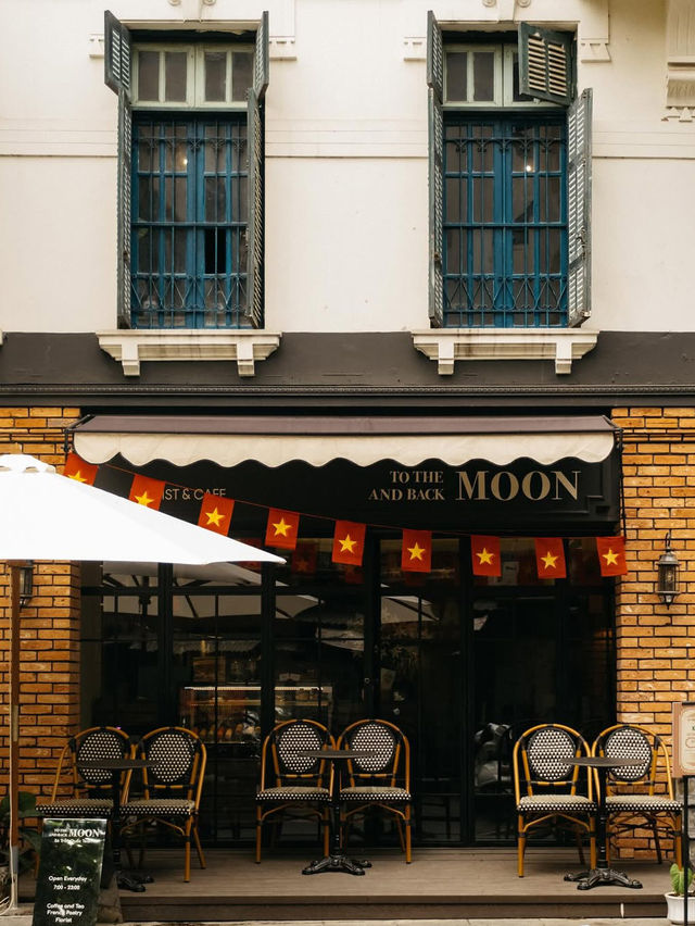 Moon Caffee
