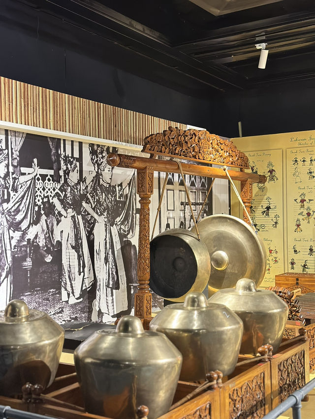 Music Museum: Where Instruments Judge Your Rhythm 