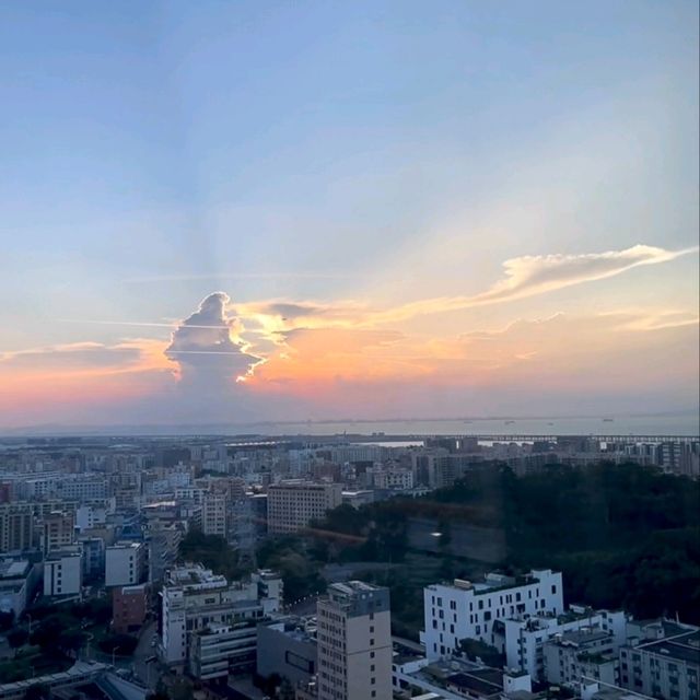 直擊高空商旅的東方魔幻👇 深圳寶安酒店