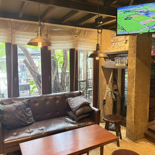 Backstreet House Pattaya ร้านใหญ่นั่งชิว