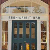 🖤 Teen Spirit. bar & bistro – บาร์คูล ๆ ใจกลางนคร