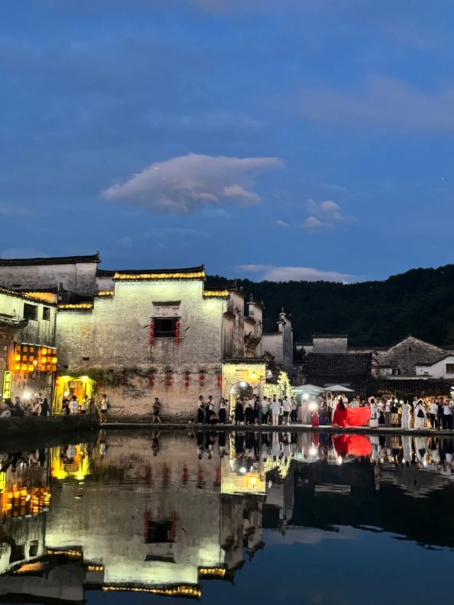 Between the Mountains and the Moon: Discover Hongcun